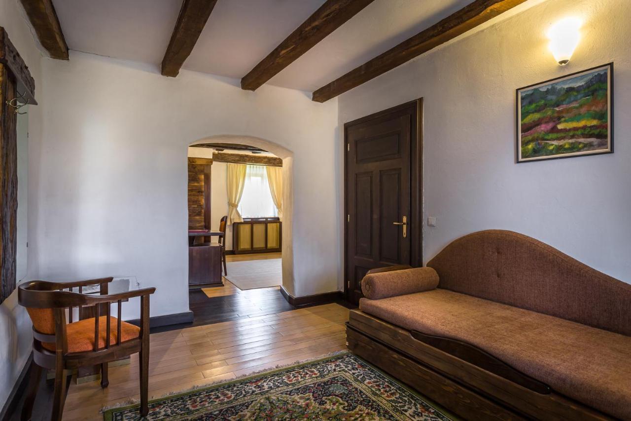 Castle Hotel Daniel Baraolt ภายนอก รูปภาพ