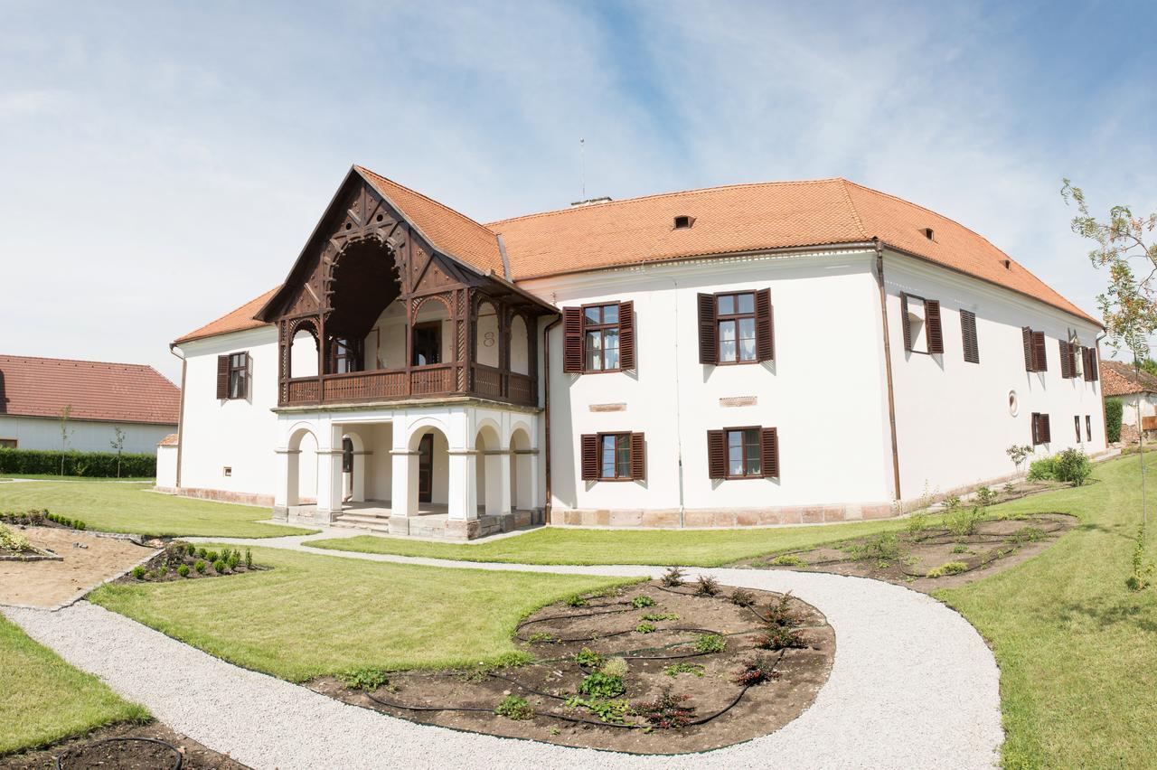 Castle Hotel Daniel Baraolt ภายนอก รูปภาพ