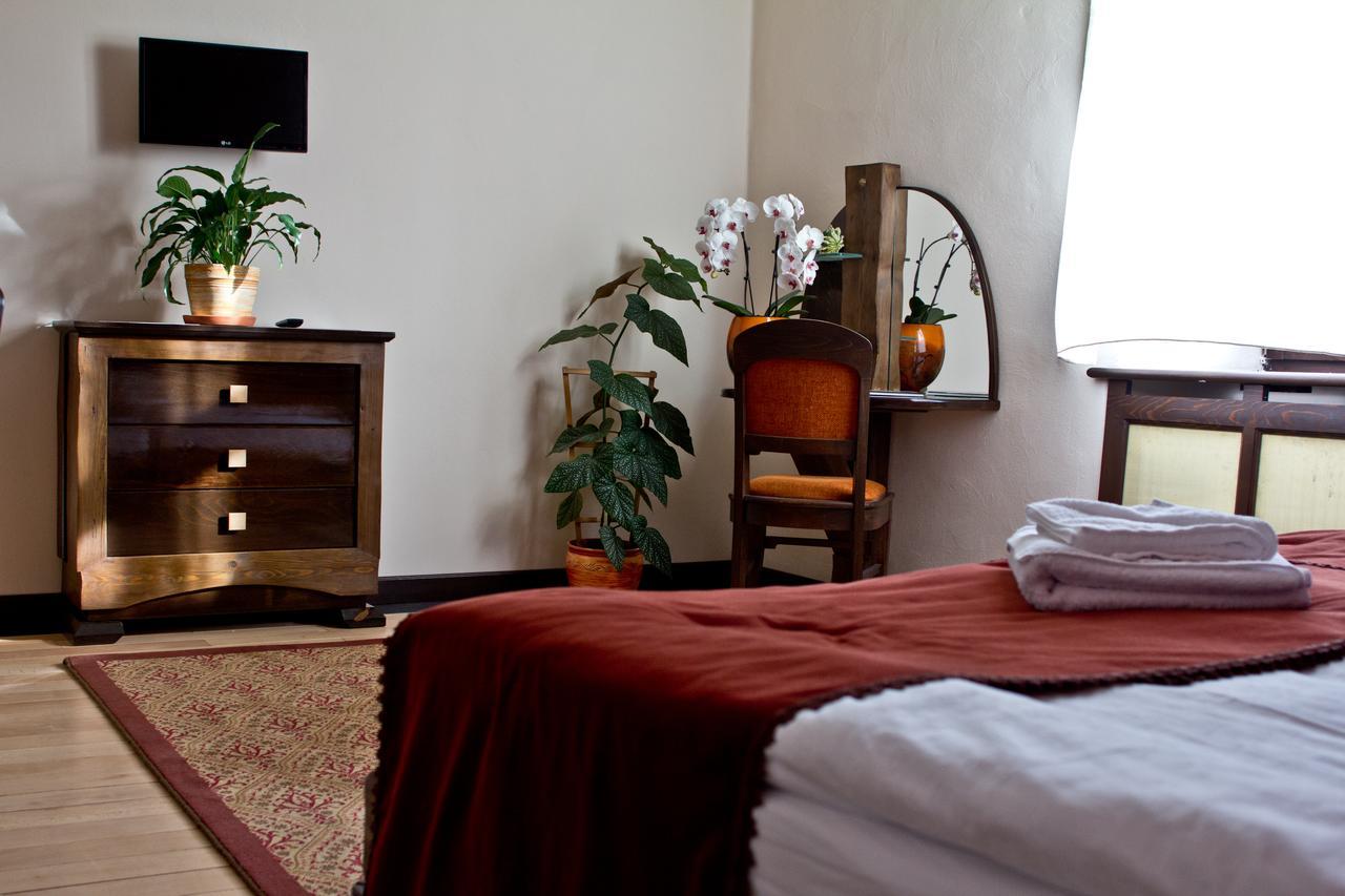 Castle Hotel Daniel Baraolt ภายนอก รูปภาพ