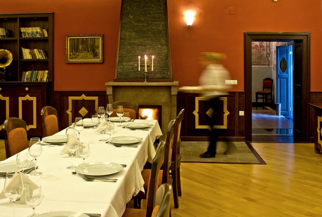 Castle Hotel Daniel Baraolt ภายนอก รูปภาพ