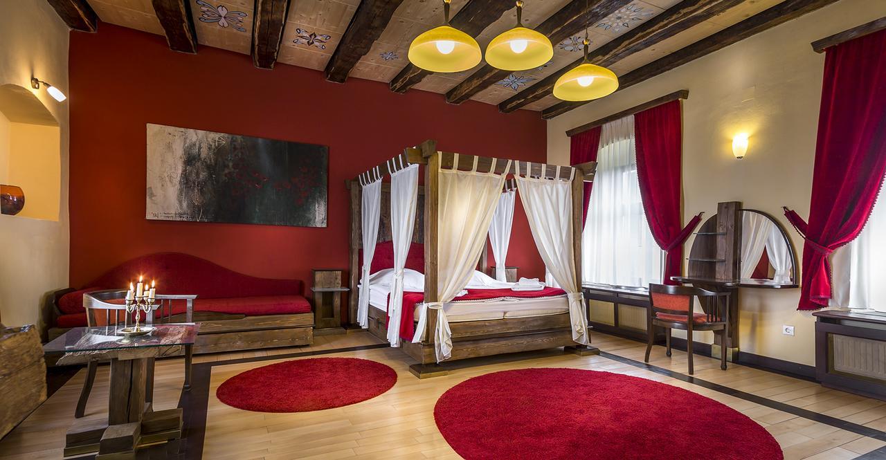 Castle Hotel Daniel Baraolt ภายนอก รูปภาพ
