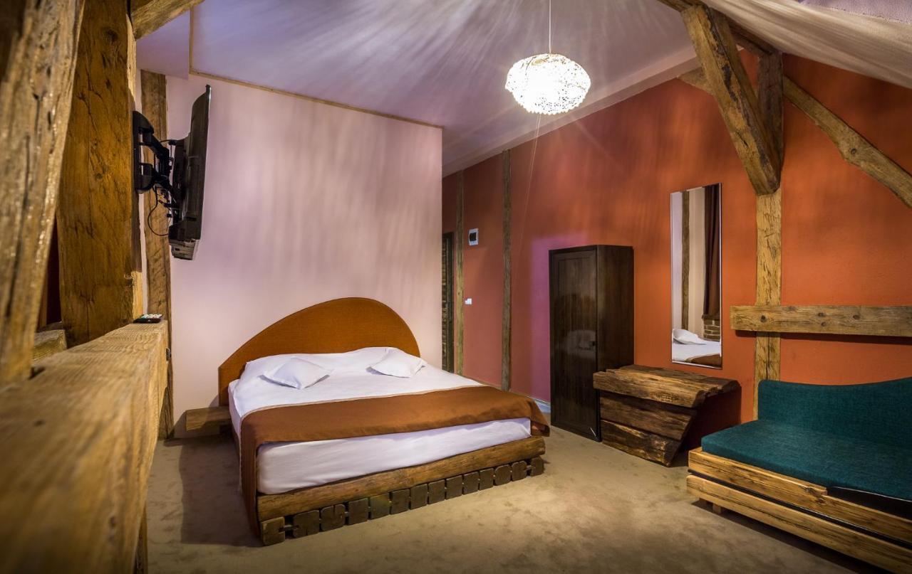 Castle Hotel Daniel Baraolt ภายนอก รูปภาพ