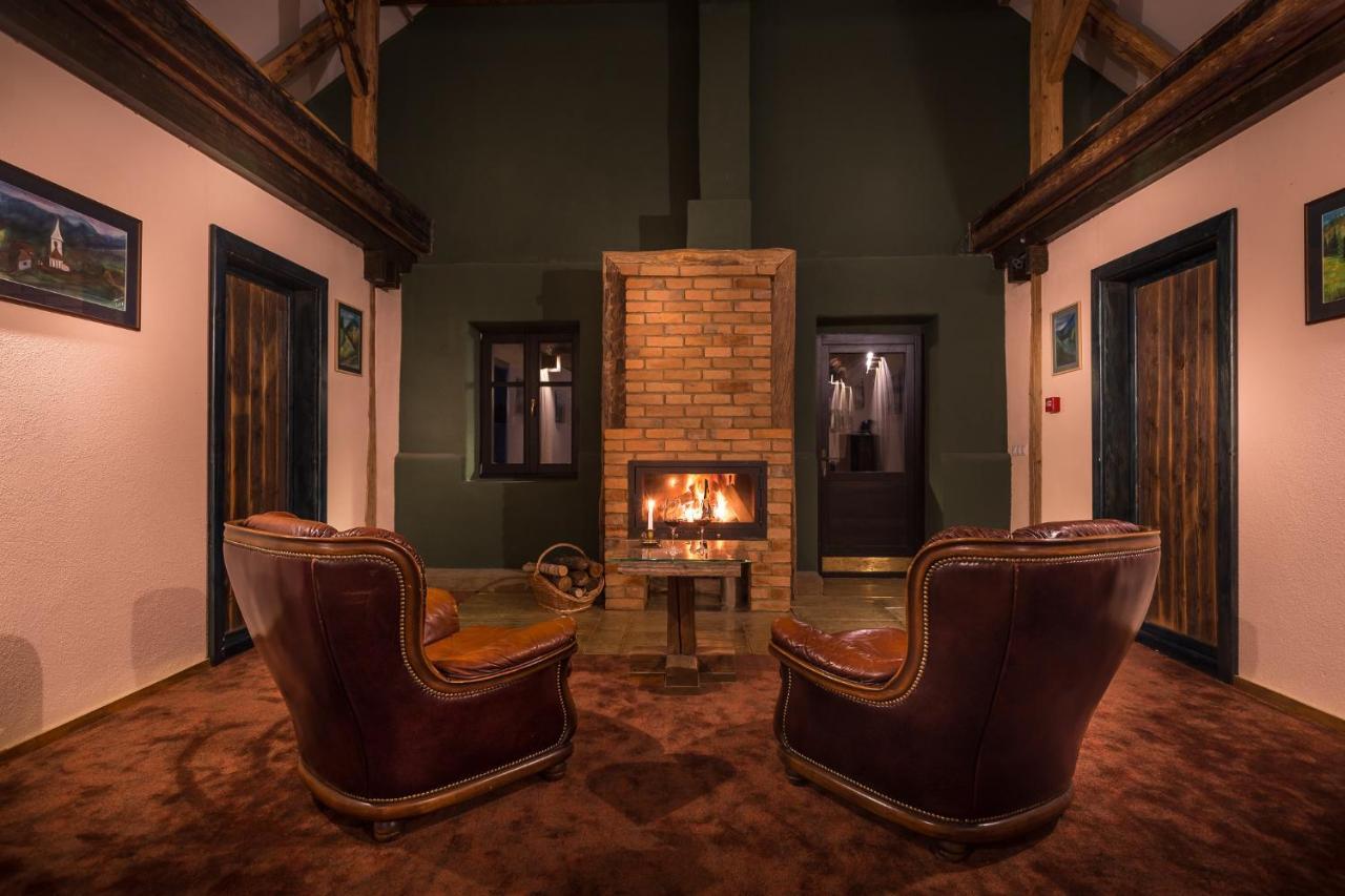 Castle Hotel Daniel Baraolt ภายนอก รูปภาพ