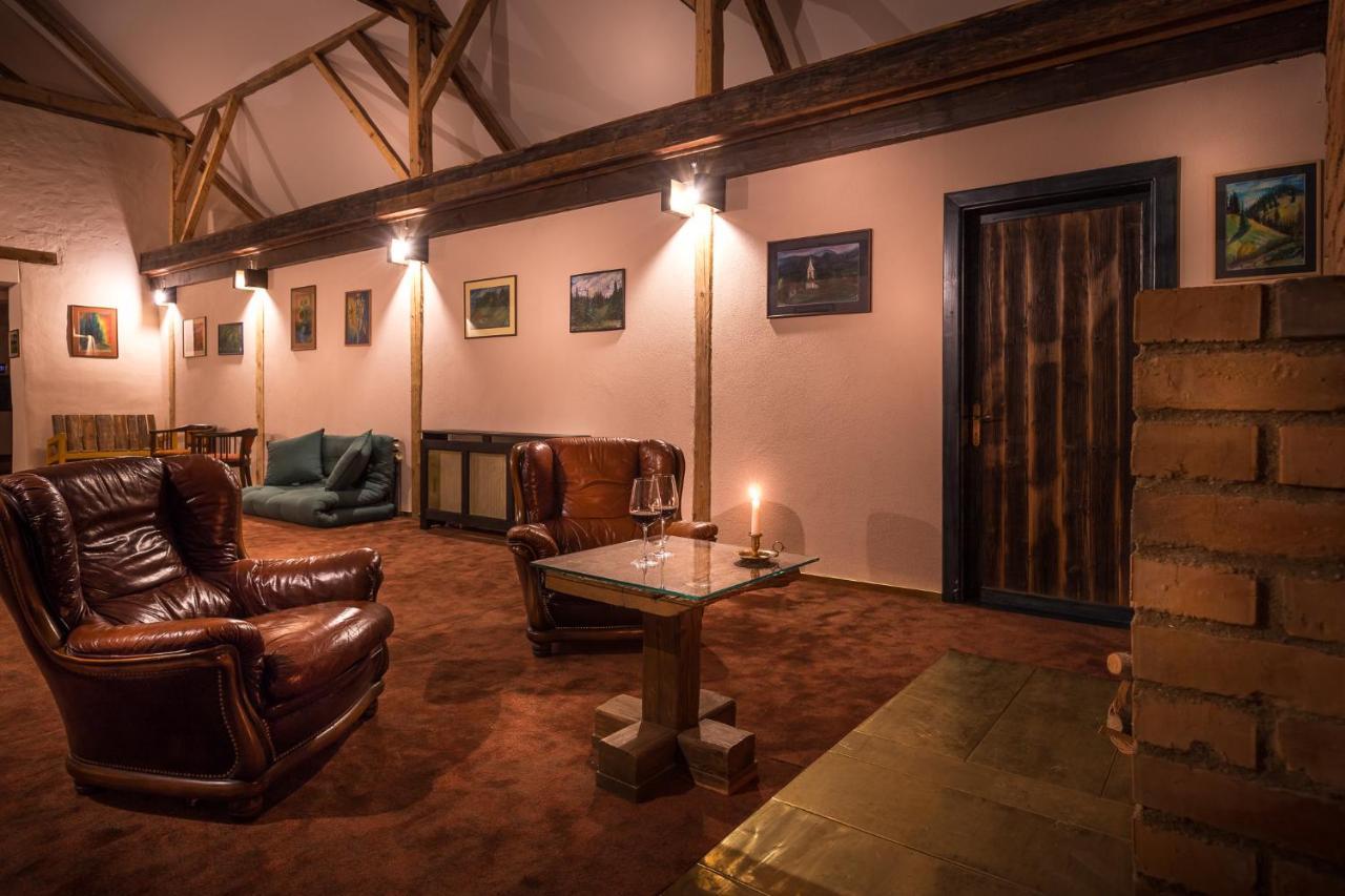 Castle Hotel Daniel Baraolt ภายนอก รูปภาพ